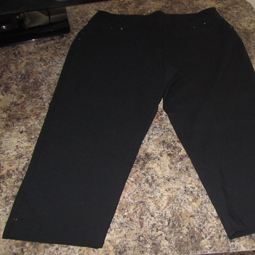 Women's Black Crop/Capri Pull On Pants by Style &